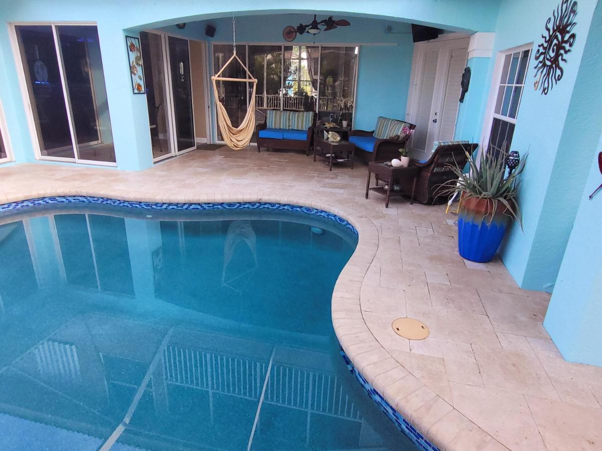 Cape Paradise B & B - Your Luxury Tropical Retreat ケープコーラル エクステリア 写真