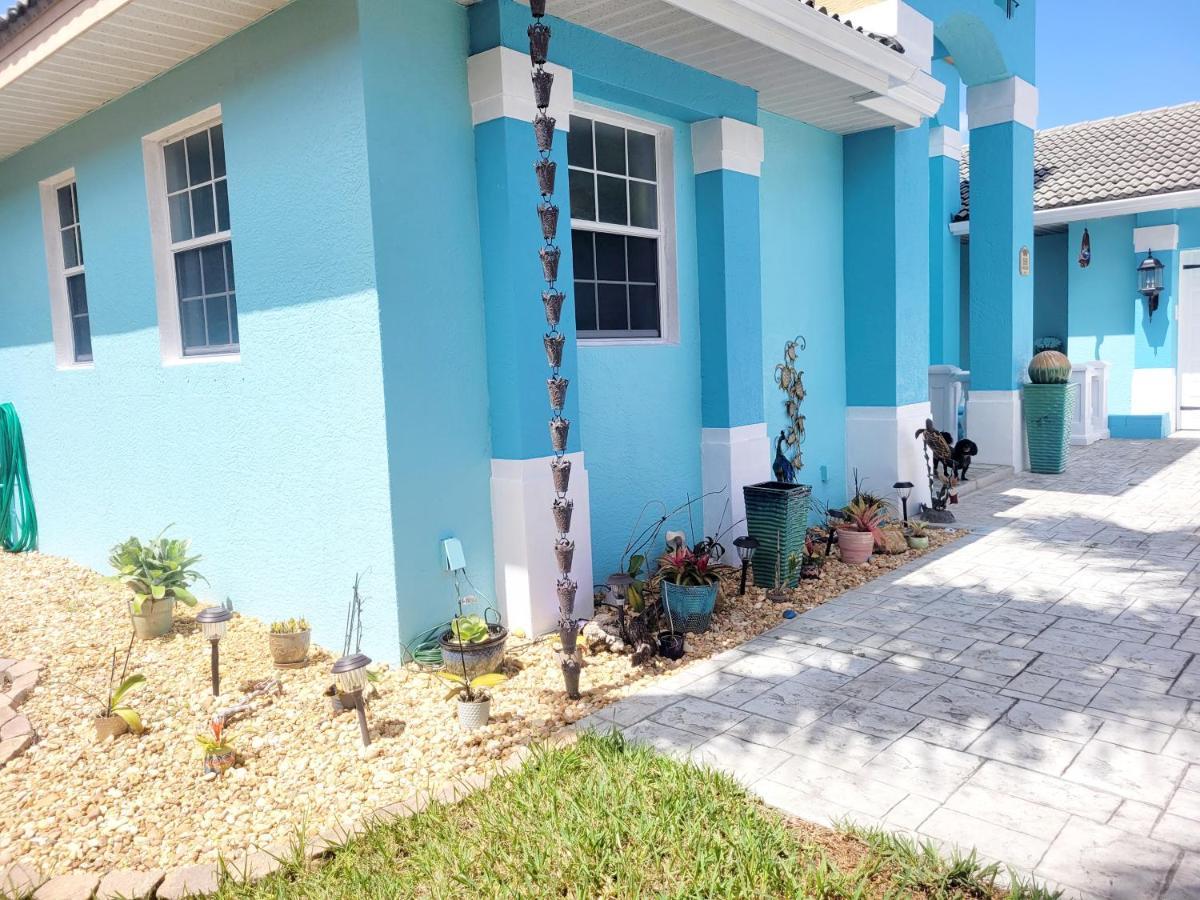Cape Paradise B & B - Your Luxury Tropical Retreat ケープコーラル エクステリア 写真