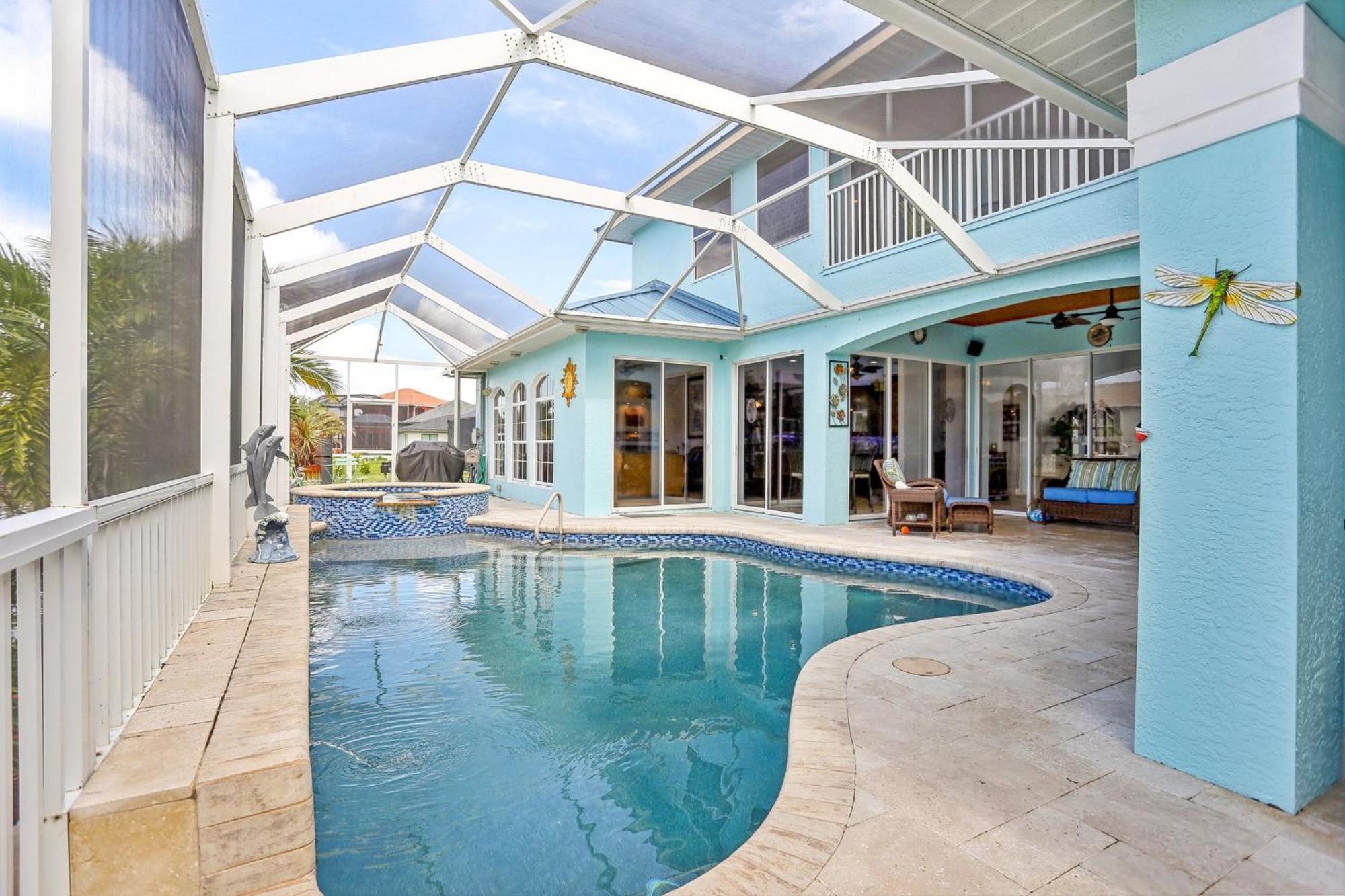 Cape Paradise B & B - Your Luxury Tropical Retreat ケープコーラル エクステリア 写真